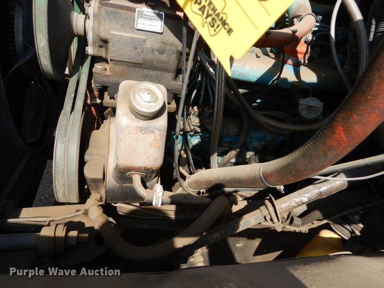 image for item GA9163 1985 International 1900  service truck