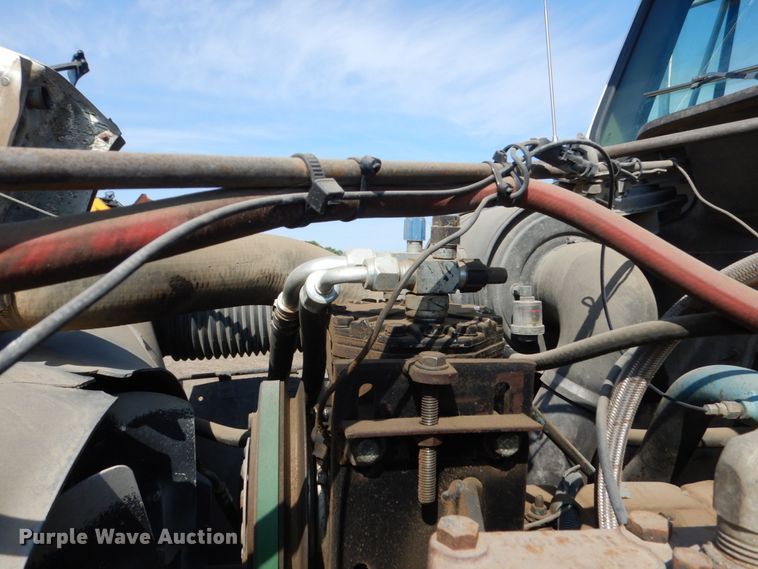 image for item GA9163 1985 International 1900  service truck