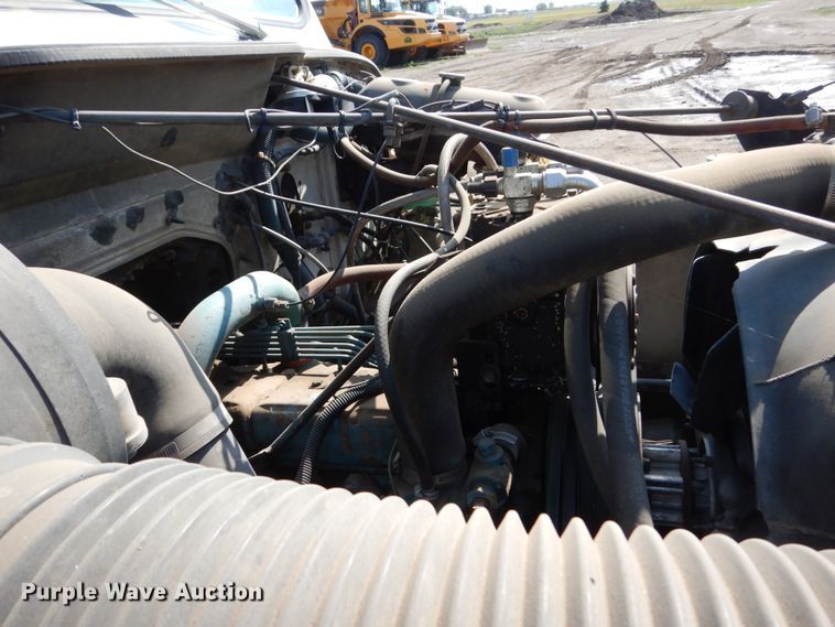 image for item GA9163 1985 International 1900  service truck