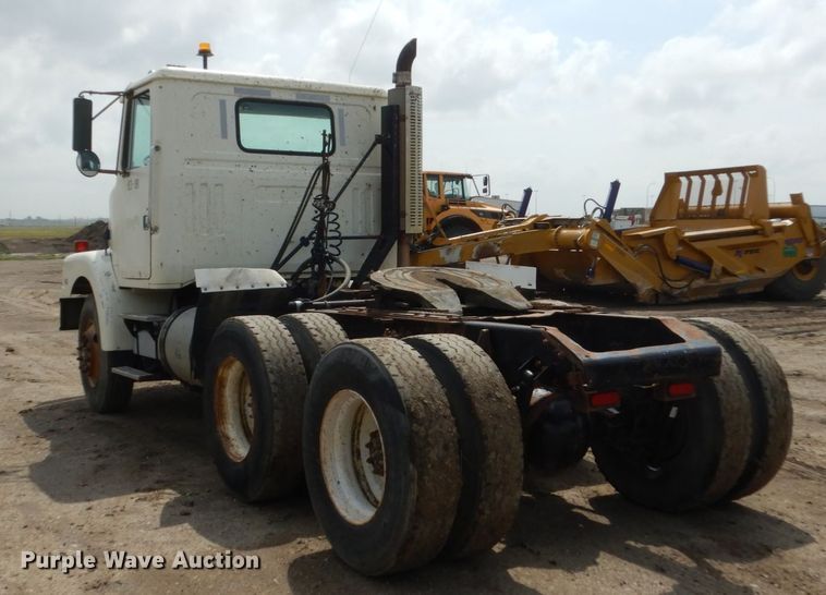 image for item GA9165 1994 White GMC WG64T  semi truck