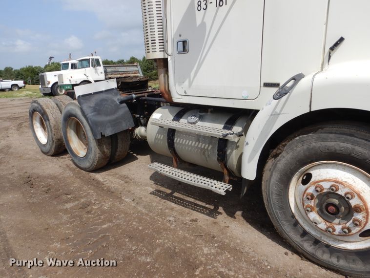 image for item GA9165 1994 White GMC WG64T  semi truck