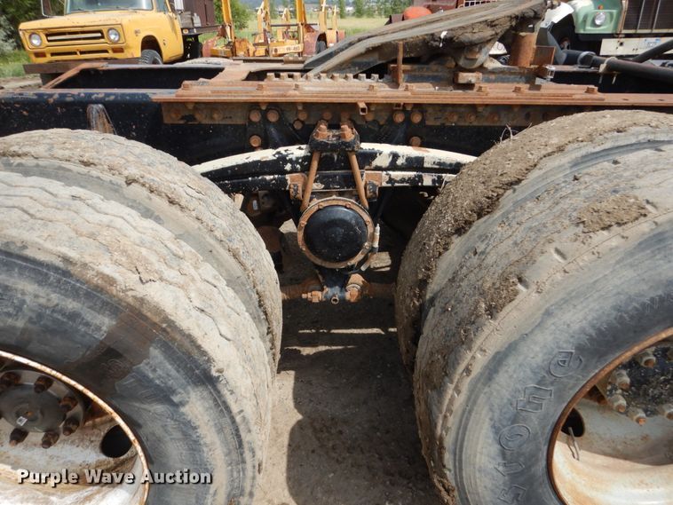 image for item GA9165 1994 White GMC WG64T  semi truck