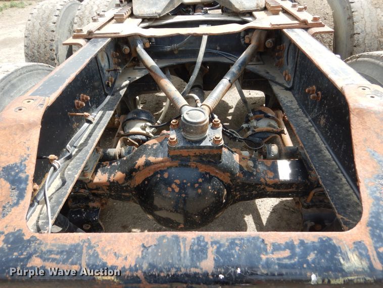 image for item GA9165 1994 White GMC WG64T  semi truck