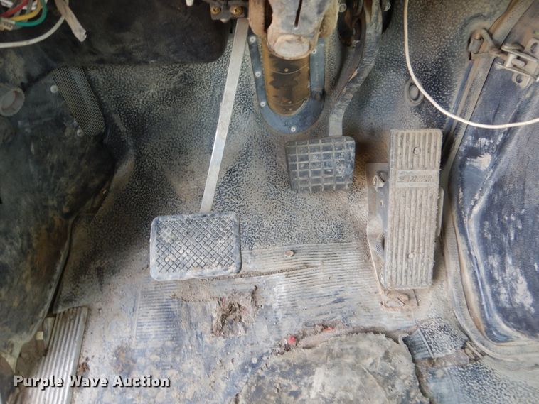 image for item GA9165 1994 White GMC WG64T  semi truck