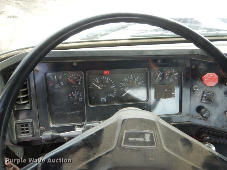 image for item GA9165 1994 White GMC WG64T  semi truck