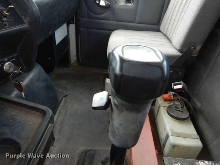 image for item GA9165 1994 White GMC WG64T  semi truck