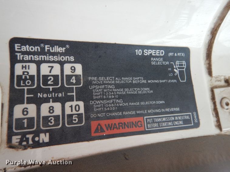 image for item GA9165 1994 White GMC WG64T  semi truck