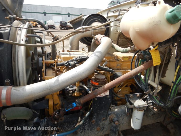 image for item GA9165 1994 White GMC WG64T  semi truck