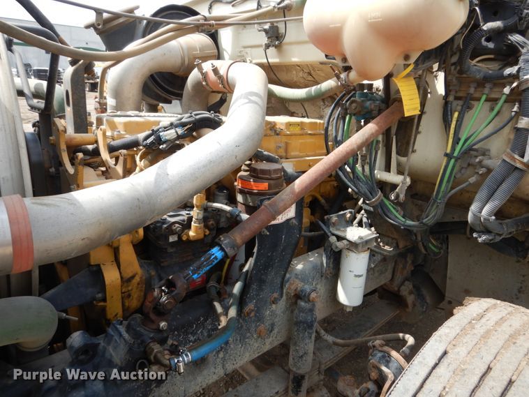 image for item GA9165 1994 White GMC WG64T  semi truck