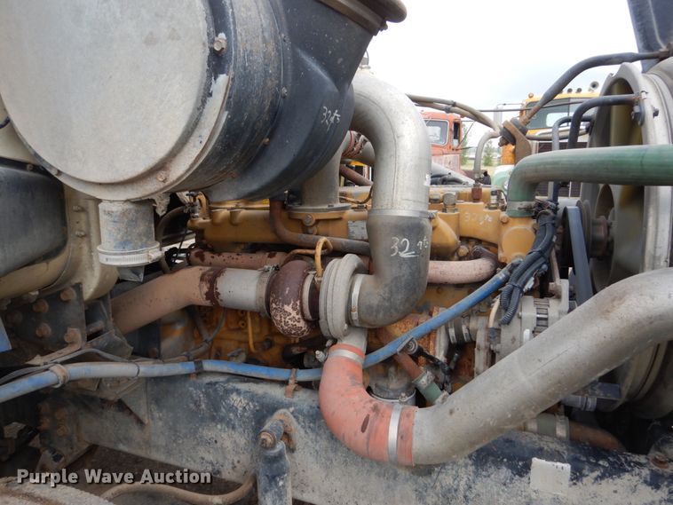 image for item GA9165 1994 White GMC WG64T  semi truck