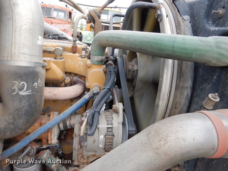 image for item GA9165 1994 White GMC WG64T  semi truck