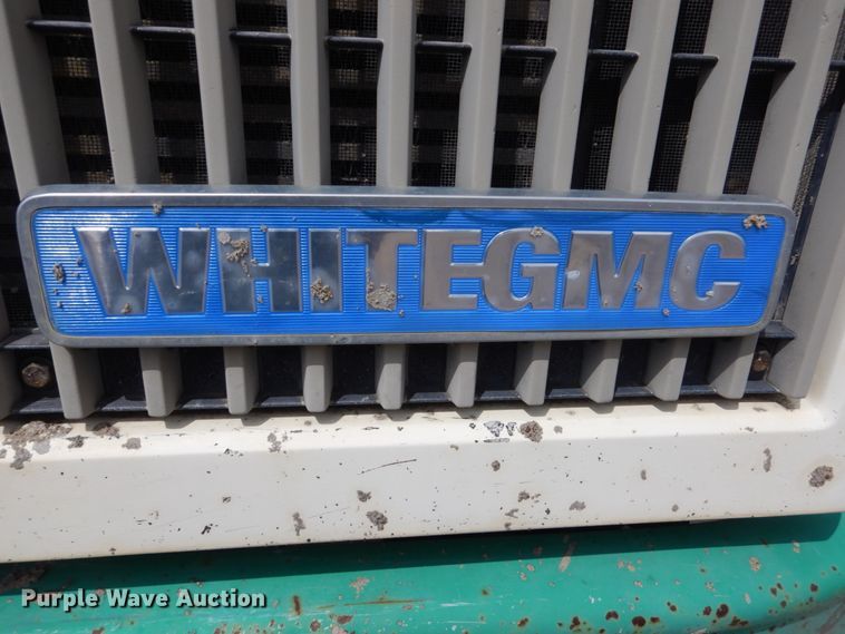 image for item GA9165 1994 White GMC WG64T  semi truck