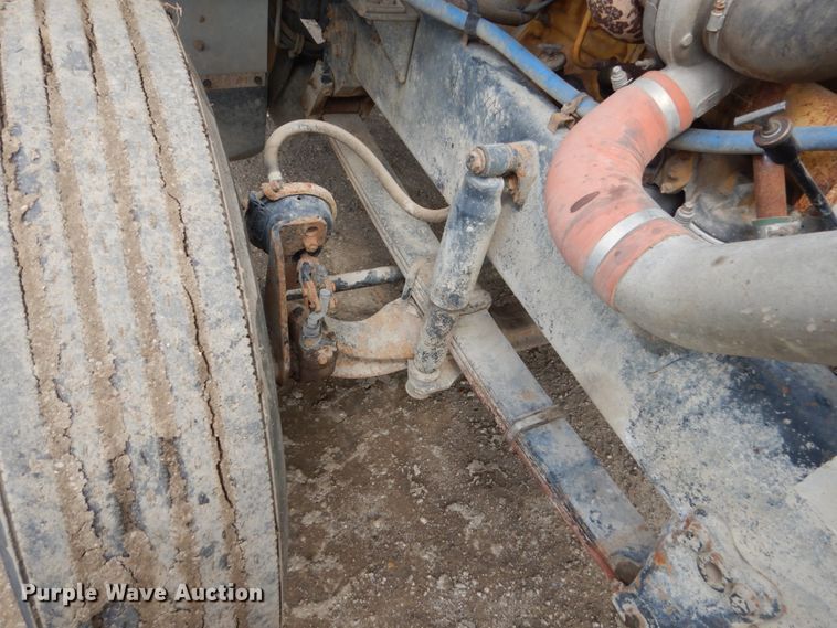 image for item GA9165 1994 White GMC WG64T  semi truck