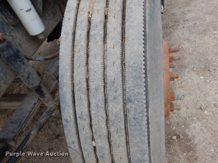 image for item GA9165 1994 White GMC WG64T  semi truck