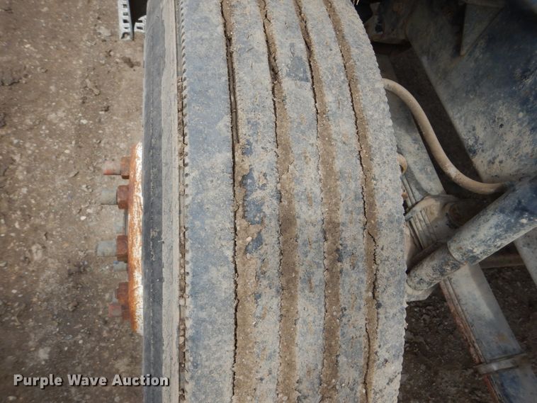 image for item GA9165 1994 White GMC WG64T  semi truck