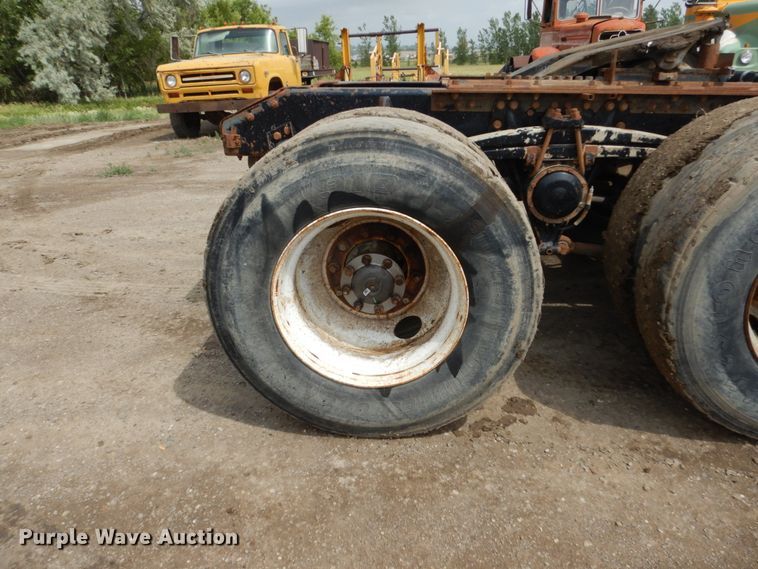 image for item GA9165 1994 White GMC WG64T  semi truck