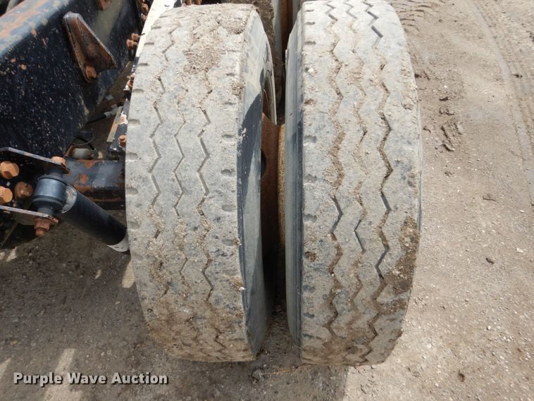 image for item GA9165 1994 White GMC WG64T  semi truck