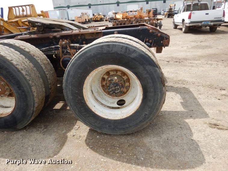 image for item GA9165 1994 White GMC WG64T  semi truck