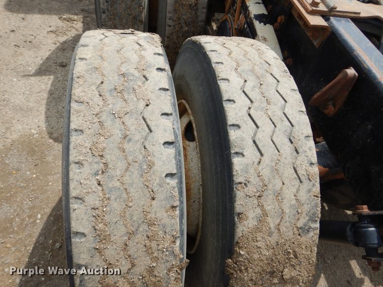 image for item GA9165 1994 White GMC WG64T  semi truck