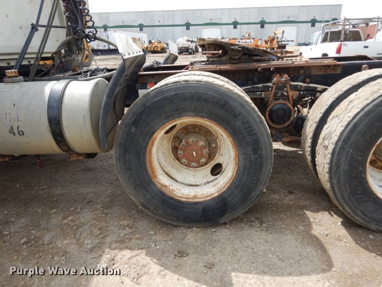 image for item GA9165 1994 White GMC WG64T  semi truck