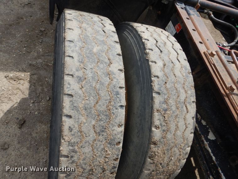 image for item GA9165 1994 White GMC WG64T  semi truck