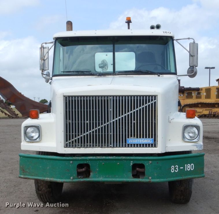 image for item GA9166 1994 White GMC WG64T  semi truck