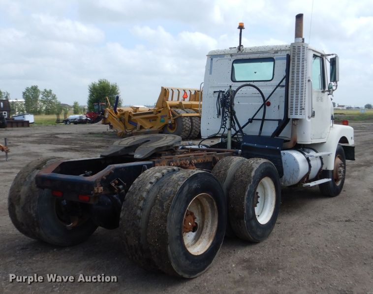 image for item GA9166 1994 White GMC WG64T  semi truck