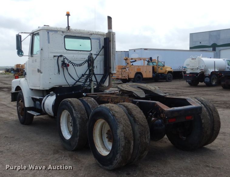 image for item GA9166 1994 White GMC WG64T  semi truck