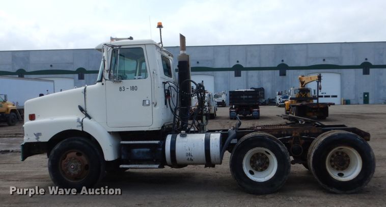 image for item GA9166 1994 White GMC WG64T  semi truck