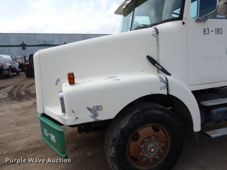 image for item GA9166 1994 White GMC WG64T  semi truck