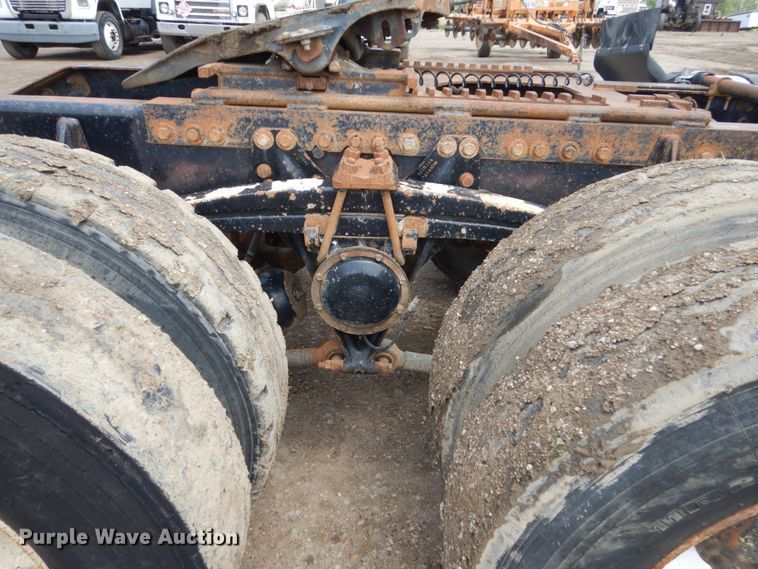 image for item GA9166 1994 White GMC WG64T  semi truck