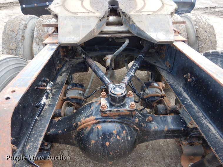 image for item GA9166 1994 White GMC WG64T  semi truck