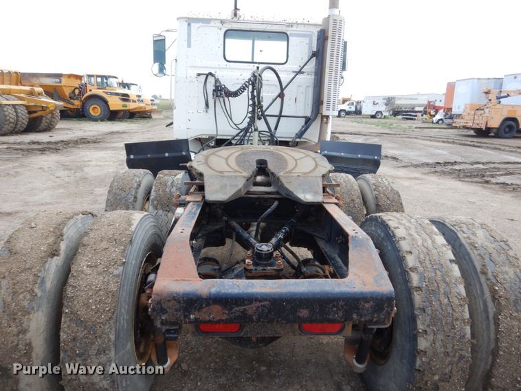 image for item GA9166 1994 White GMC WG64T  semi truck