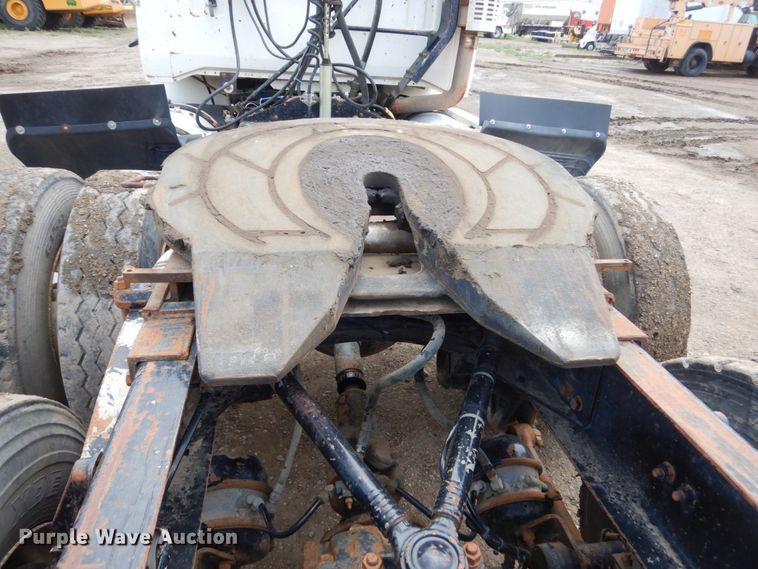 image for item GA9166 1994 White GMC WG64T  semi truck