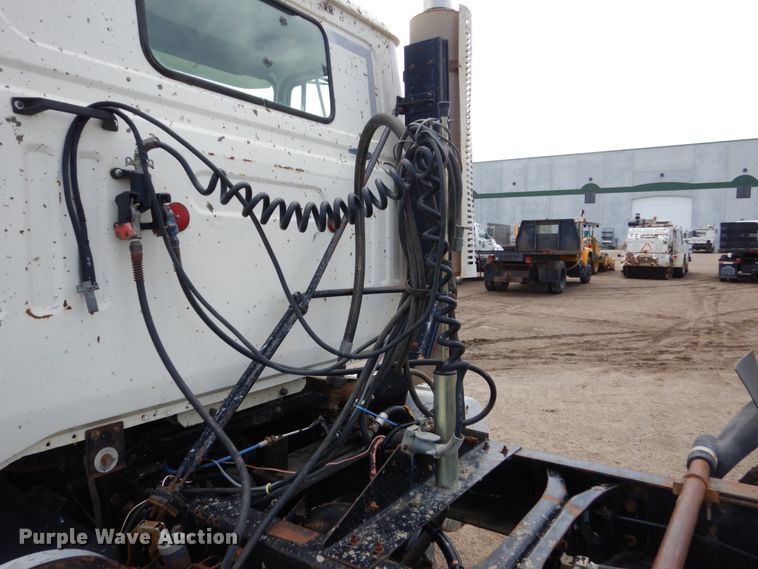 image for item GA9166 1994 White GMC WG64T  semi truck