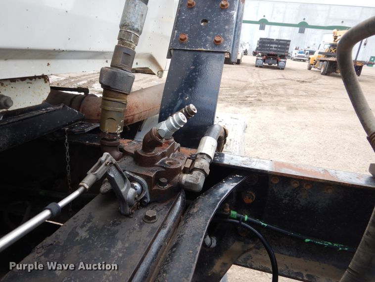 image for item GA9166 1994 White GMC WG64T  semi truck