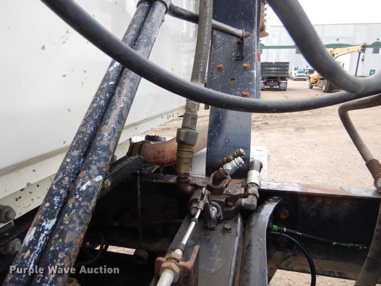 image for item GA9166 1994 White GMC WG64T  semi truck