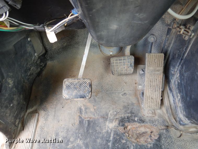 image for item GA9166 1994 White GMC WG64T  semi truck