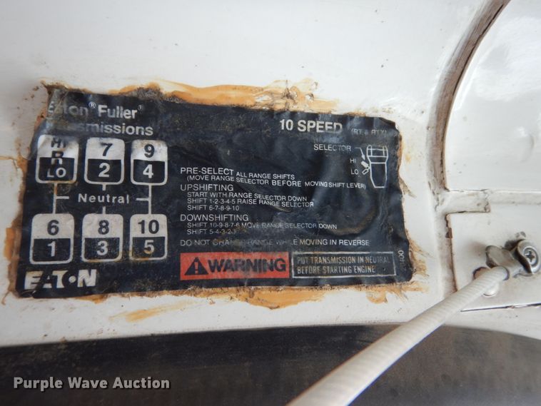 image for item GA9166 1994 White GMC WG64T  semi truck