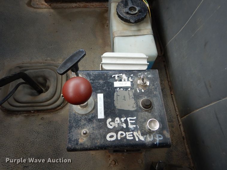 image for item GA9166 1994 White GMC WG64T  semi truck