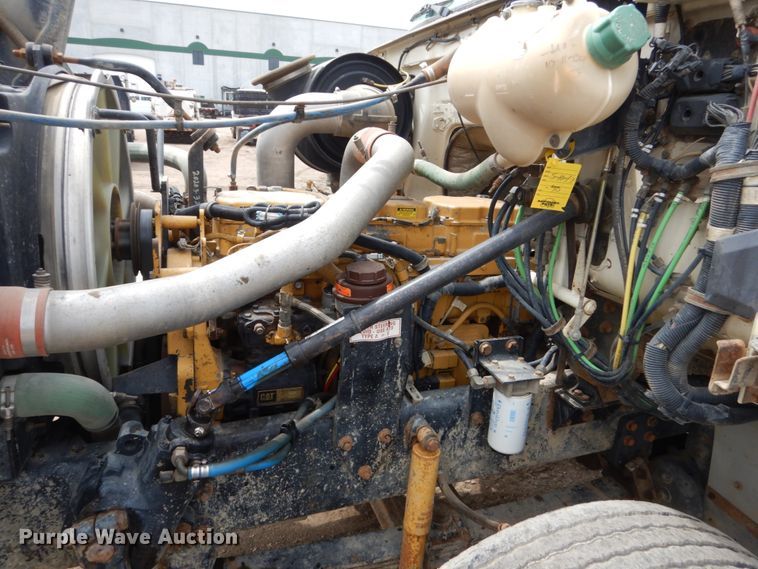 image for item GA9166 1994 White GMC WG64T  semi truck