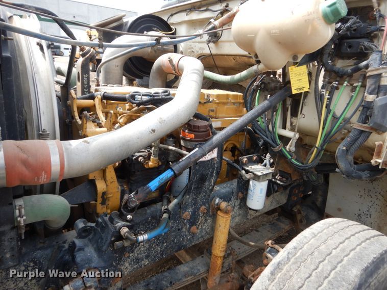 image for item GA9166 1994 White GMC WG64T  semi truck