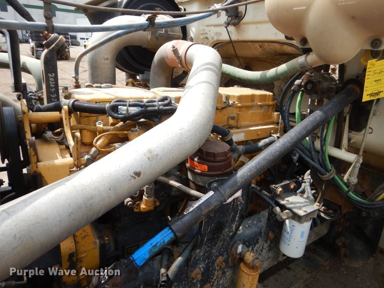 image for item GA9166 1994 White GMC WG64T  semi truck