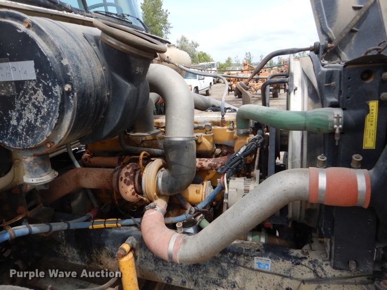 image for item GA9166 1994 White GMC WG64T  semi truck