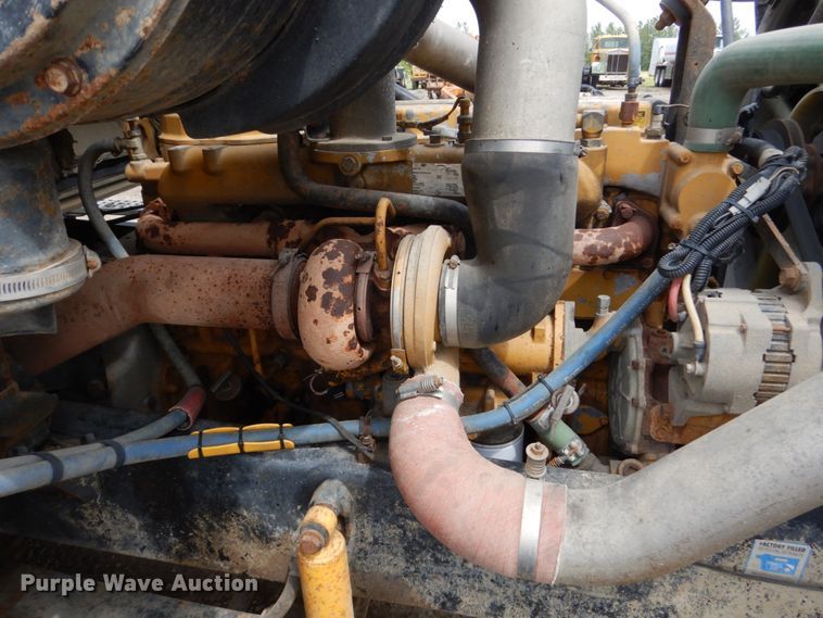 image for item GA9166 1994 White GMC WG64T  semi truck