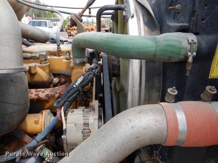 image for item GA9166 1994 White GMC WG64T  semi truck