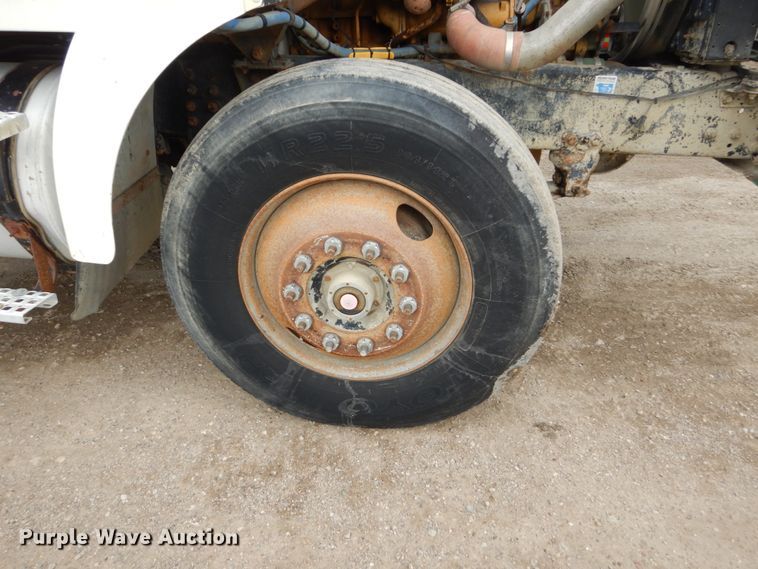 image for item GA9166 1994 White GMC WG64T  semi truck