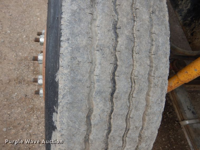 image for item GA9166 1994 White GMC WG64T  semi truck