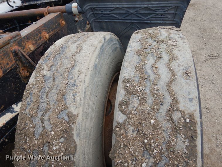 image for item GA9166 1994 White GMC WG64T  semi truck