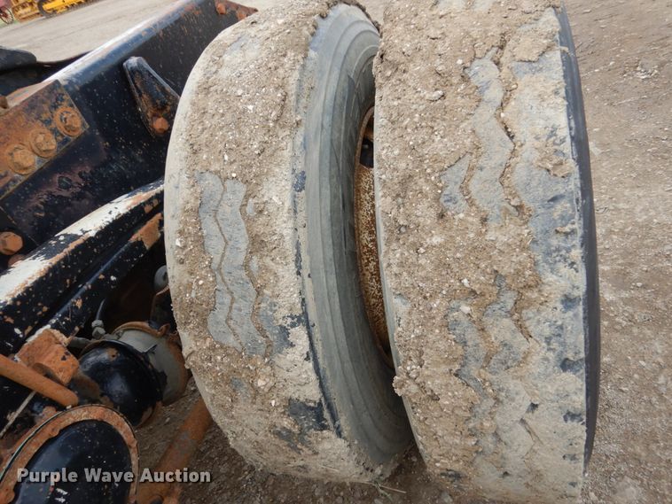 image for item GA9166 1994 White GMC WG64T  semi truck